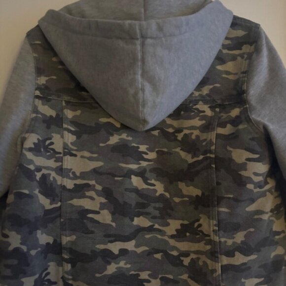 Gilded Intent by Buckle Distressed Camo Hoodie Jacket size medium - Picture 6 of 7